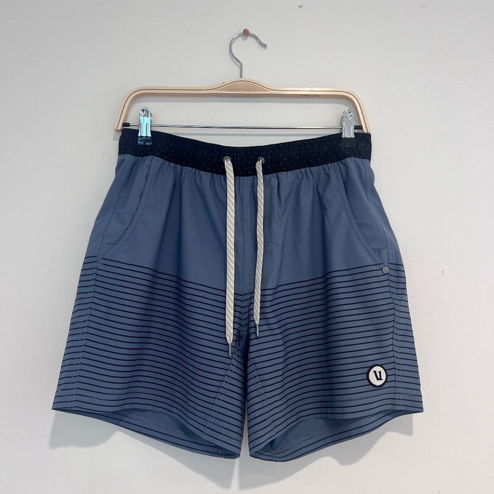 Vuori Kore Men's Shorts 5" Inseam Lined Size M Shade Stripe